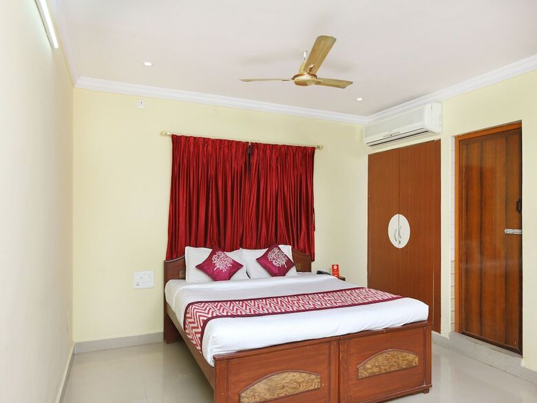 Hotel Oyo 6660 Near Railway Station