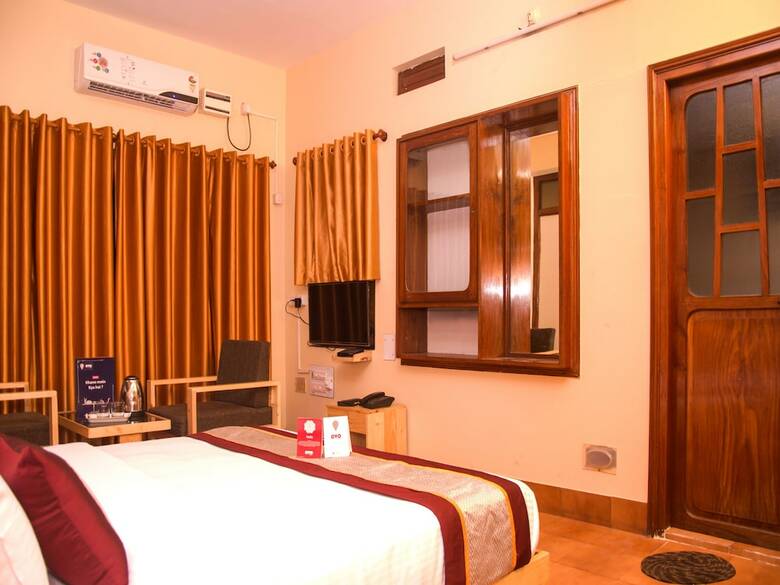 Hotel Oyo 8485 Near Rk Beach