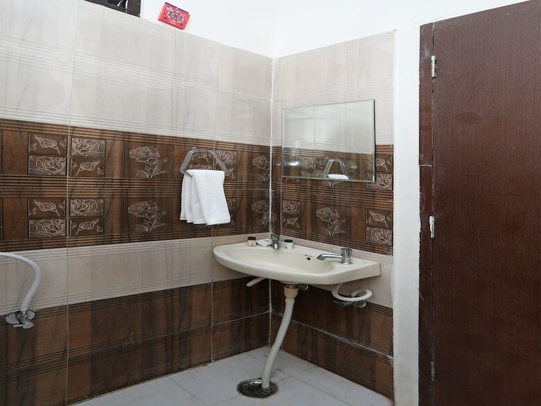 Oyo 11553 Hotel Dhola Maru Residency