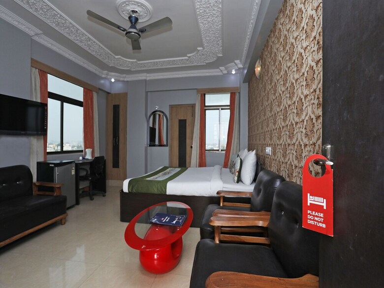 Hotel Oyo 9921 Nesh Inn Heritage