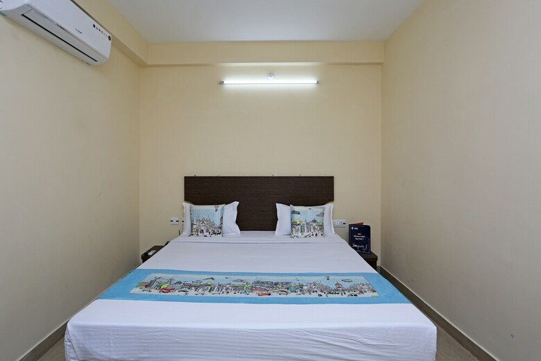 Oyo 11343 Hotel Sai International
