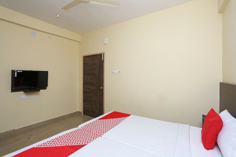 Oyo 11343 Hotel Sai International