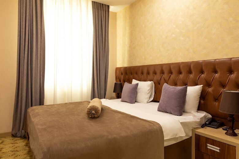 West Shine Hotel