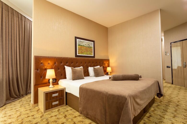 West Shine Hotel