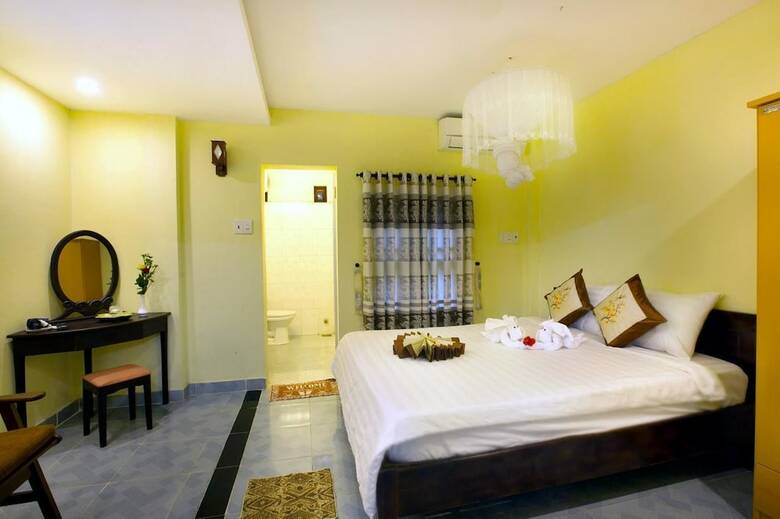 Hotel Plum Tree Homestay