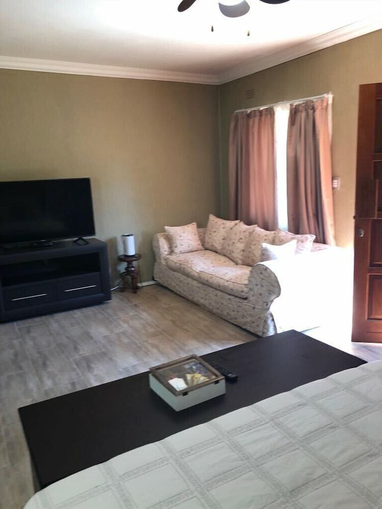 Bed & Breakfast Khuvena Guest House