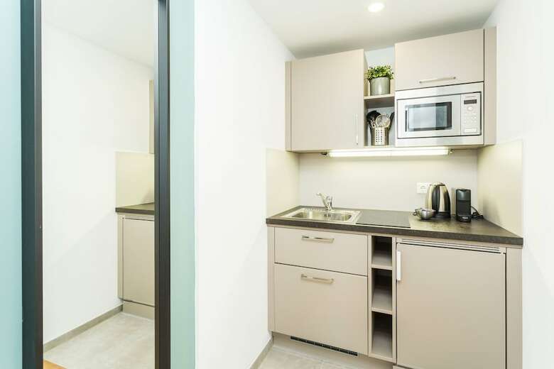 Room 4 Apartments