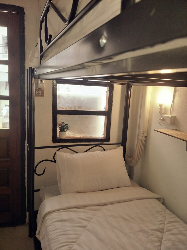 Hostal Take Me Home