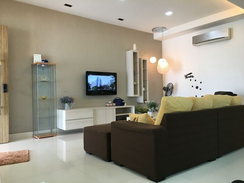 Ibook 1 - Luxury Holiday Homestay