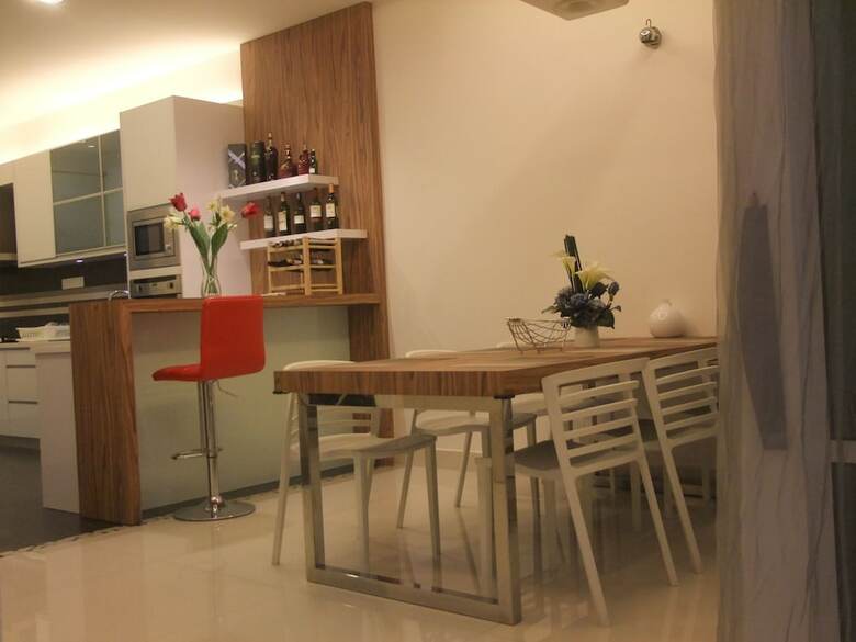 Ibook 1 - Luxury Holiday Homestay
