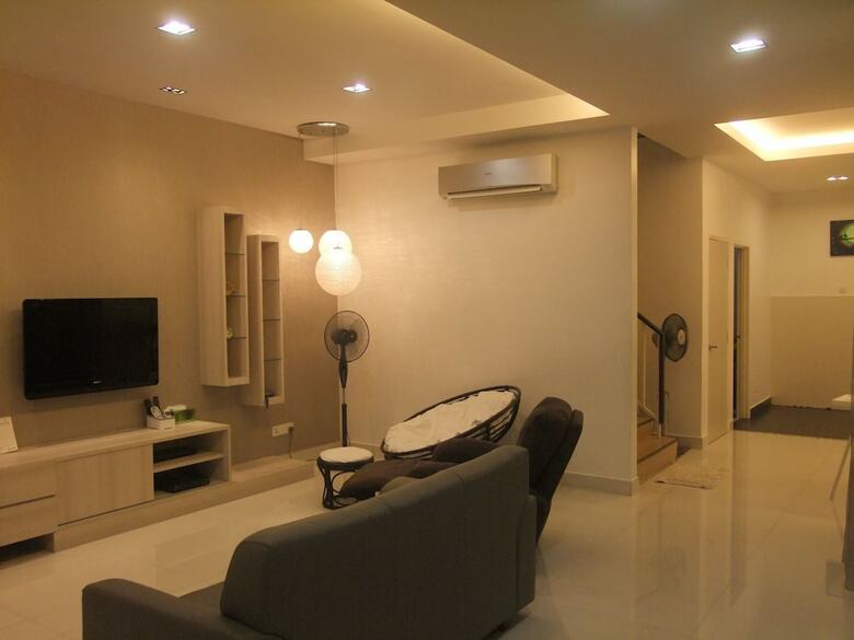 Ibook 1 - Luxury Holiday Homestay