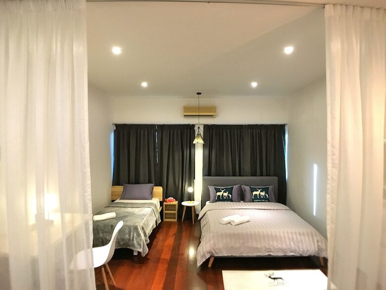 Ibook 7 - 2bedroom Gurney Studio Suites