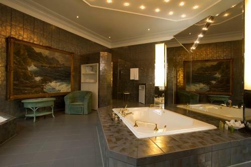 Hotel Schlo� Tremsb�ttel