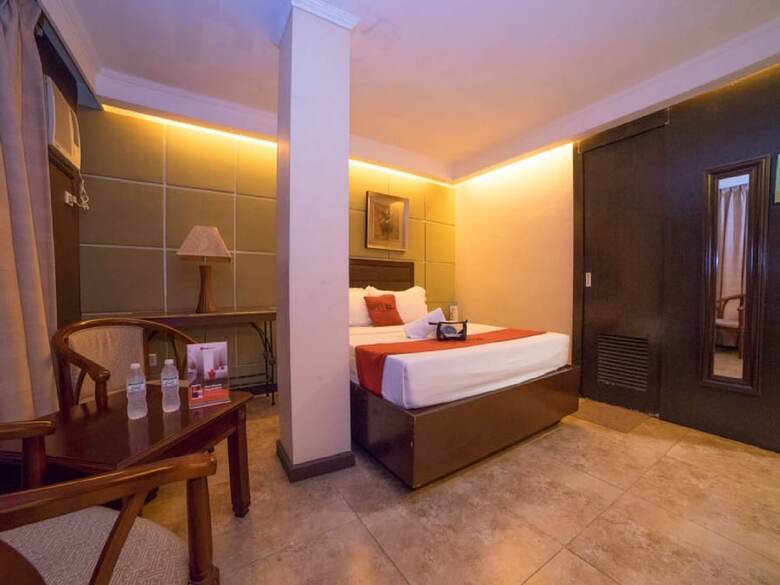 Hotel Reddoorz Plus @ Project 6 Quezon City