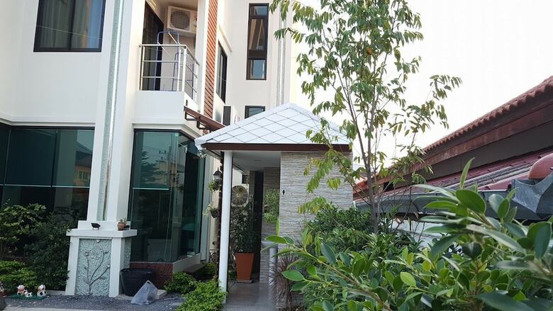 Hotel Narai Iyara Palace Lopburi