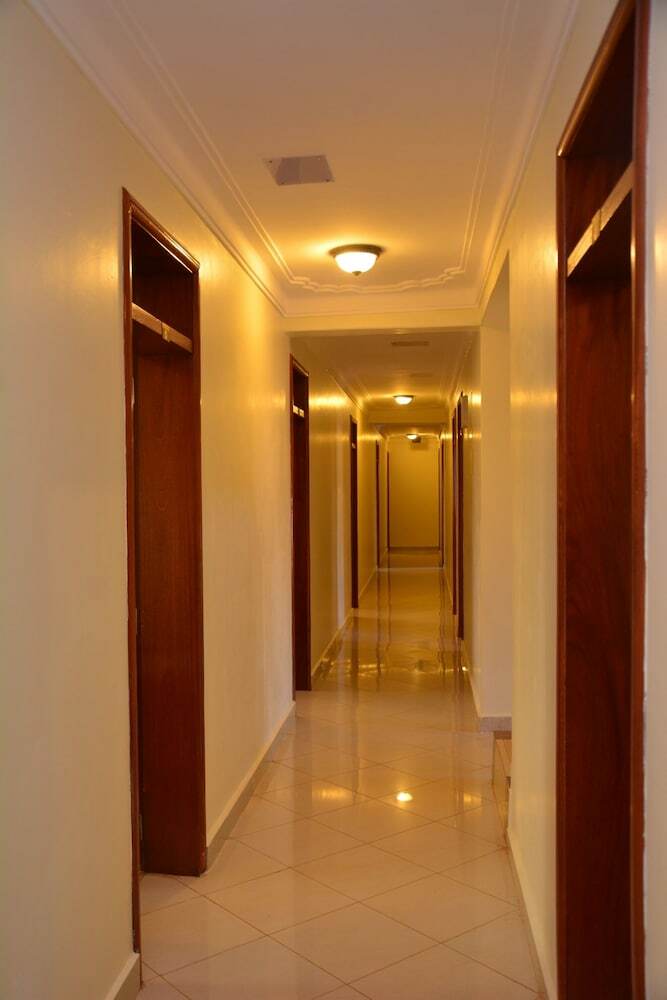 Mak-queen Hotel