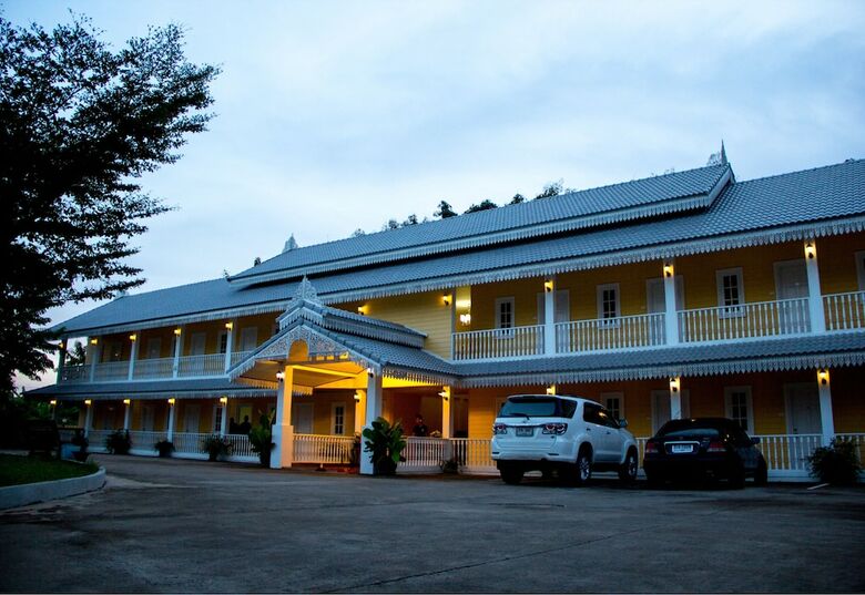 Hotel Raiwin Buri Resort