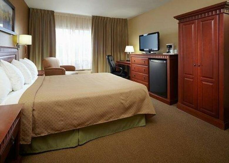 Hotel Quality Inn & Suites P.e. Trudeau Airport