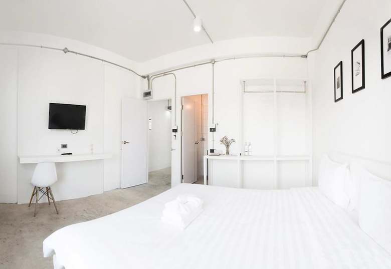 Hotel Flat White Cafe X Poshtel