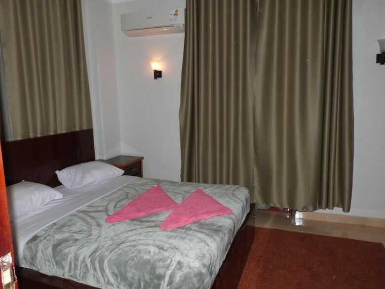 Aparthotel Luxor Plaza House