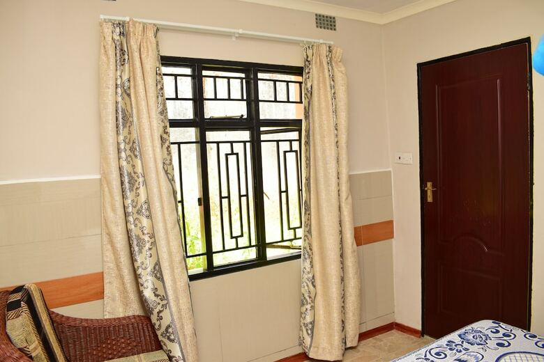 Hotel The 244 Guest Houses