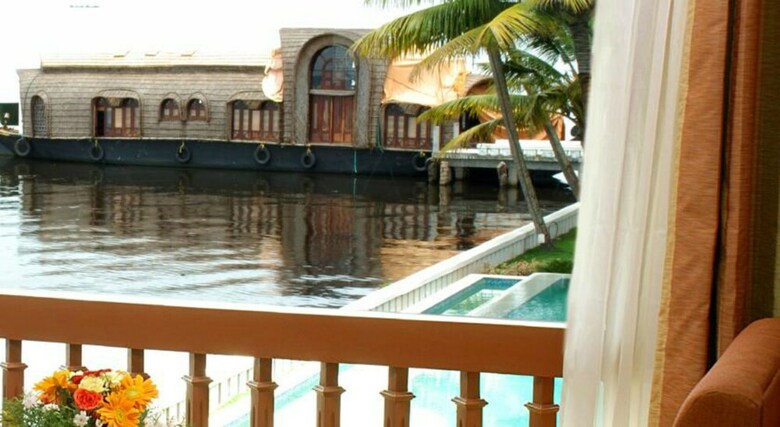 Hotel Lemon Tree Vembanad Lake Resort, Kerala
