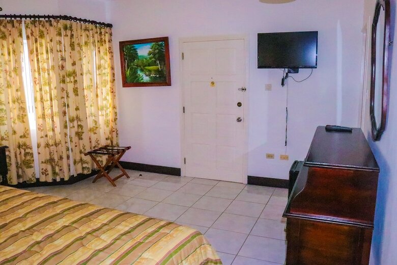 Villa Pink Rock Bed & Breakfast