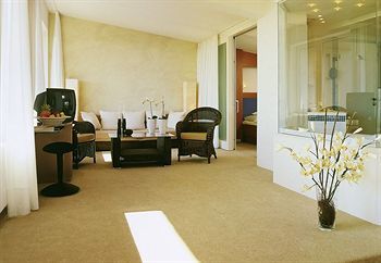 Ambassador Hotel & Spa