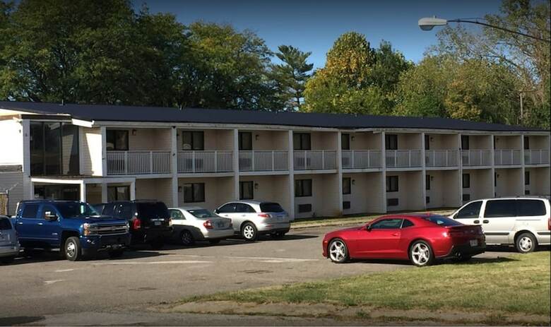 Hotel Economy Inn North Randall