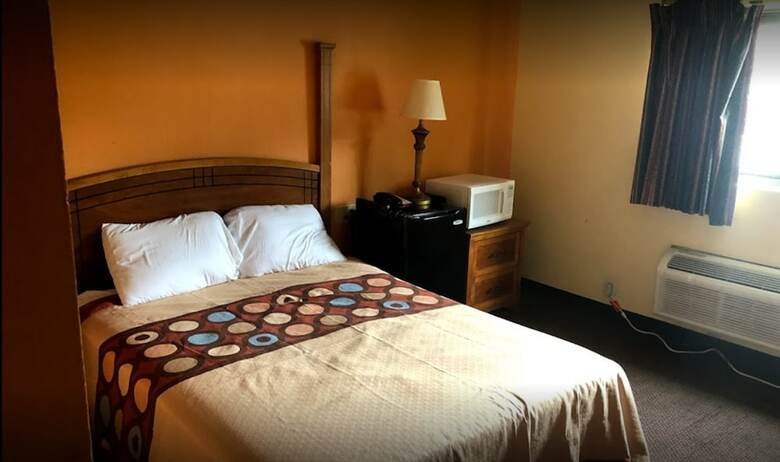 Hotel Economy Inn North Randall