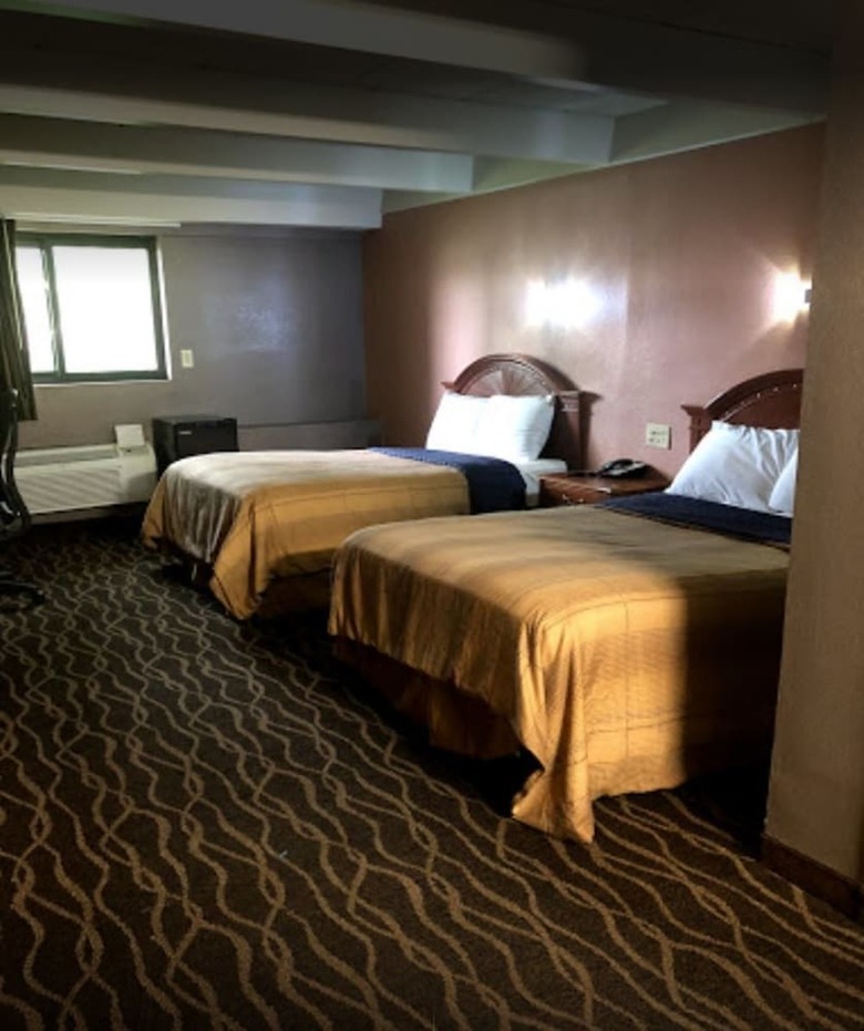 Hotel Economy Inn North Randall