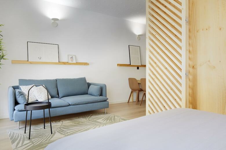 Easo Plaza Apartment By Feelfree Rentals
