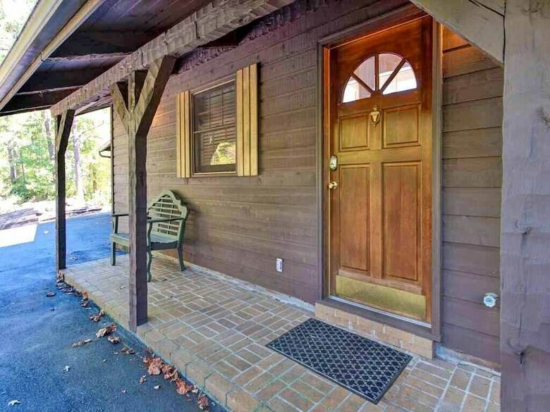 Woodshed 2 Bedroom Home With Mountain View
