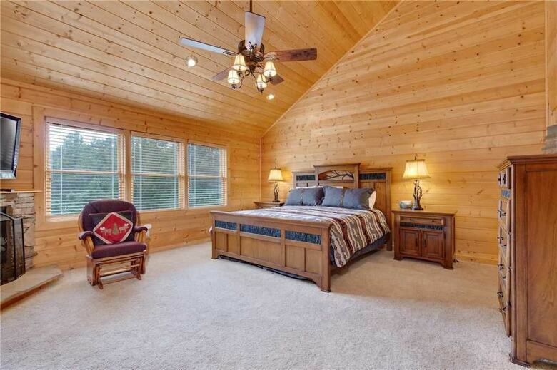 Cabana Changes In Latitude 4 Bedroom Home With Hot Tub