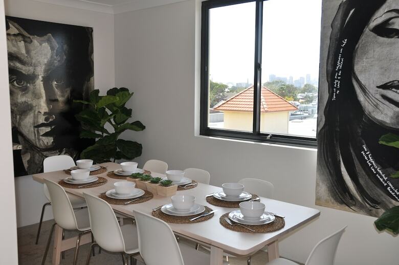 Sydney's Best 3 Bdrm Apartment W Parking
