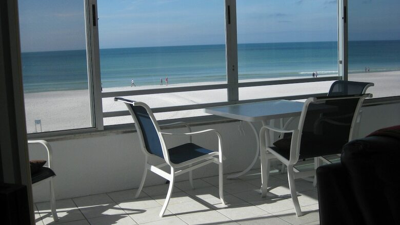 Island House Beach Resort