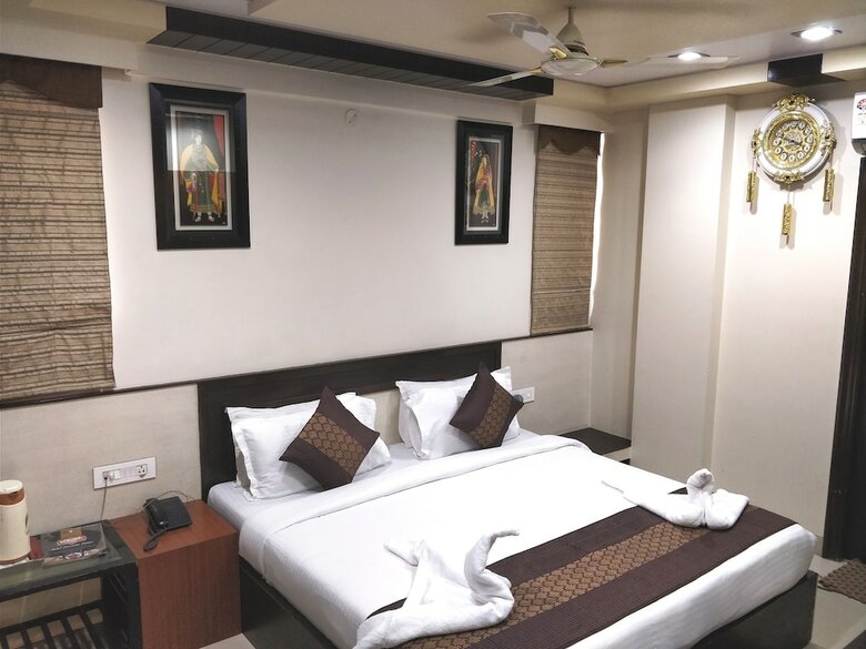 Hotel Jinendra Palace