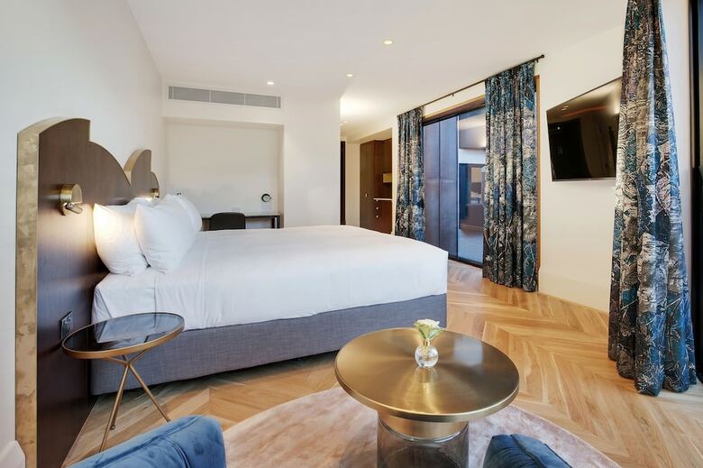 Little Albion, A Crystalbrook Collection Boutique Hotel