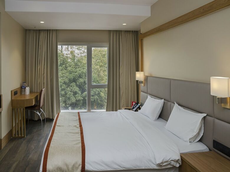 Hotel Oyo 11453 Radhe Palace