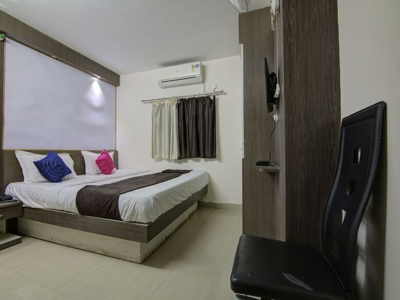Hotel Oyo 12305 Raj Residency