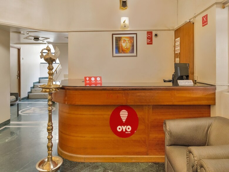 Oyo 12020 Hotel Ratna Regency