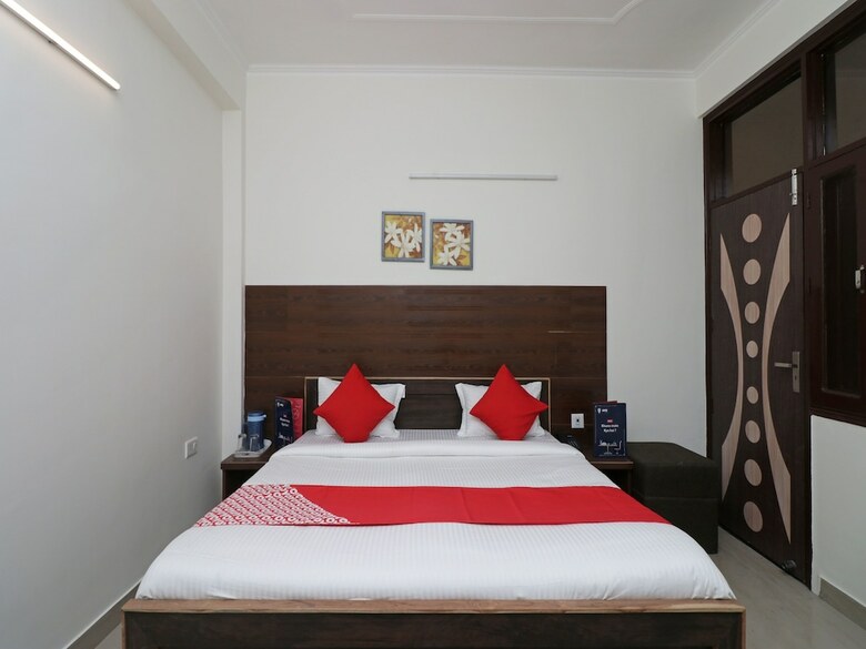 Oyo 12493 Hotel Taaz Comfort Inn