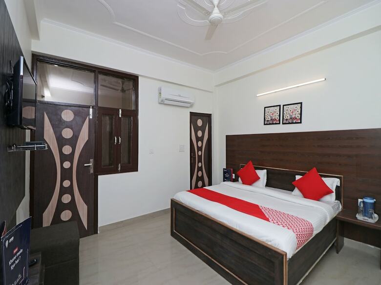 Oyo 12493 Hotel Taaz Comfort Inn