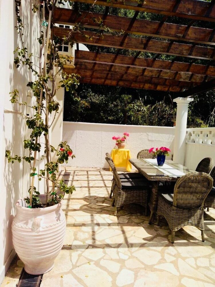 Villa Ampelaki (30 Meters To The Beach)