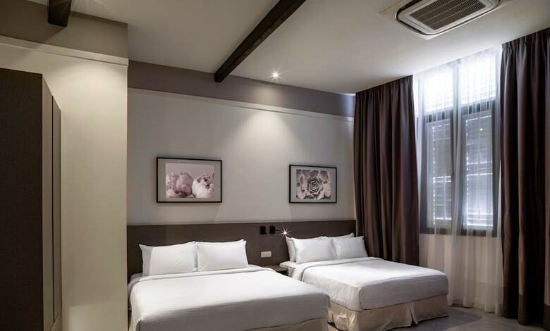 Hutton Central Hotel