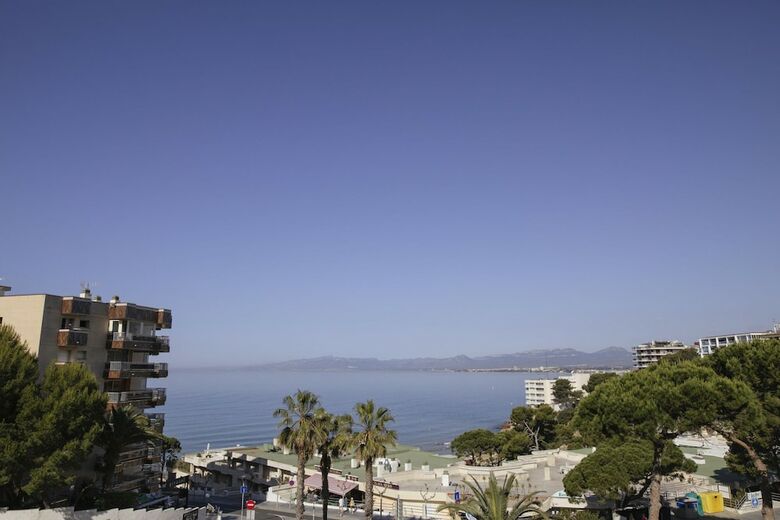T&h Les Ones Family Apartments
