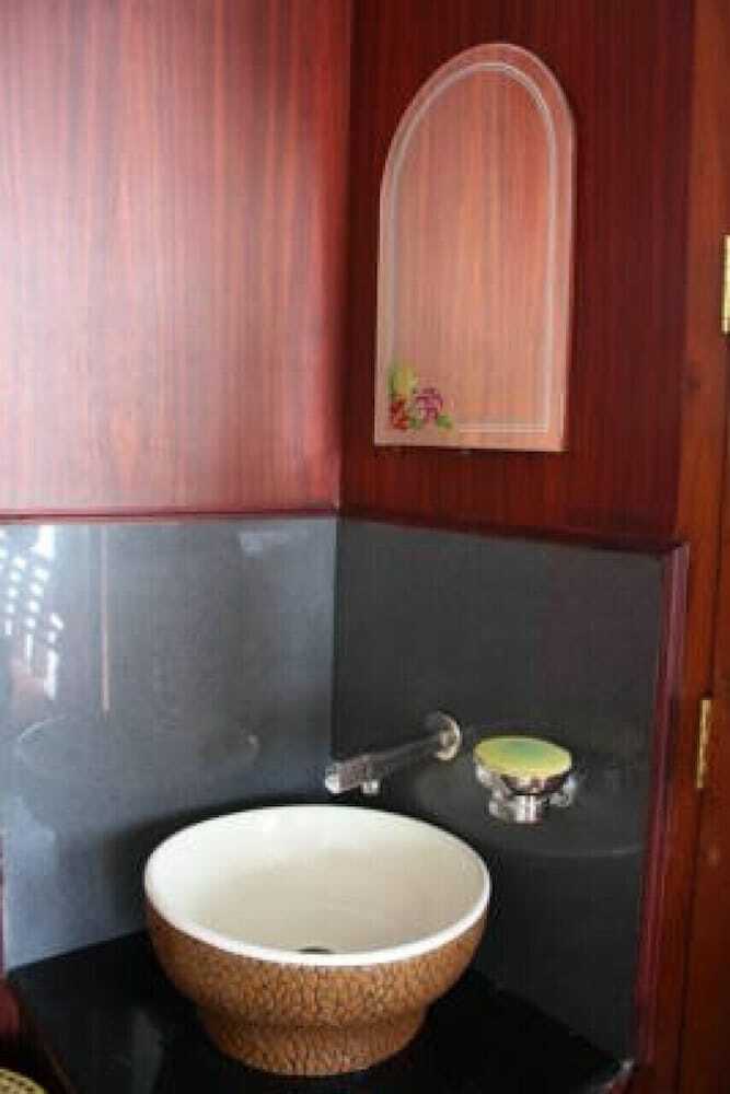 Guesthouser 3 Bhk Houseboat 9f4e