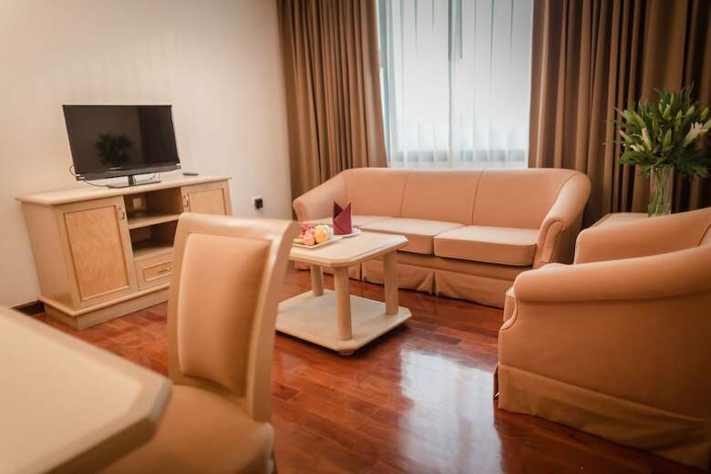 Grand Tower Inn Rama VI Hotel