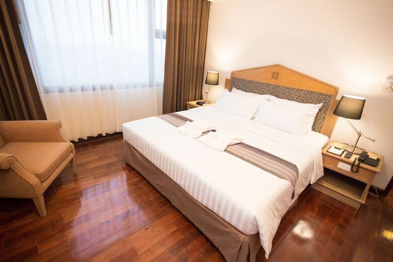 Grand Tower Inn Rama VI Hotel