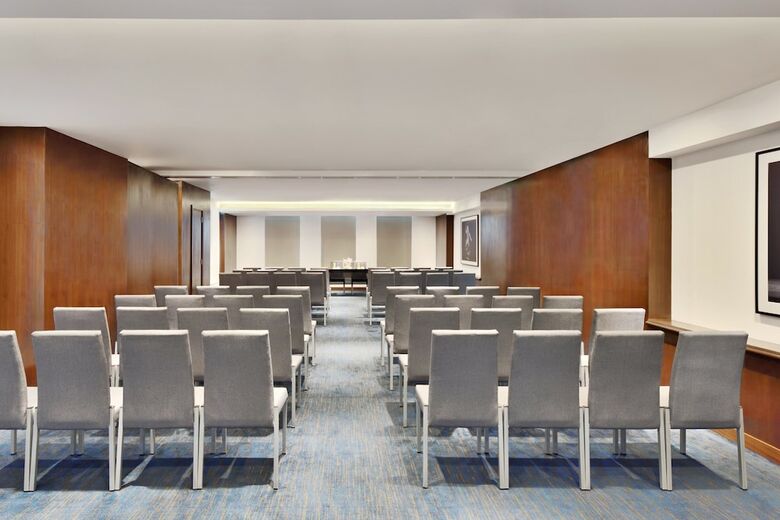 Hotel Fairfield By Marriott Chennai Omr